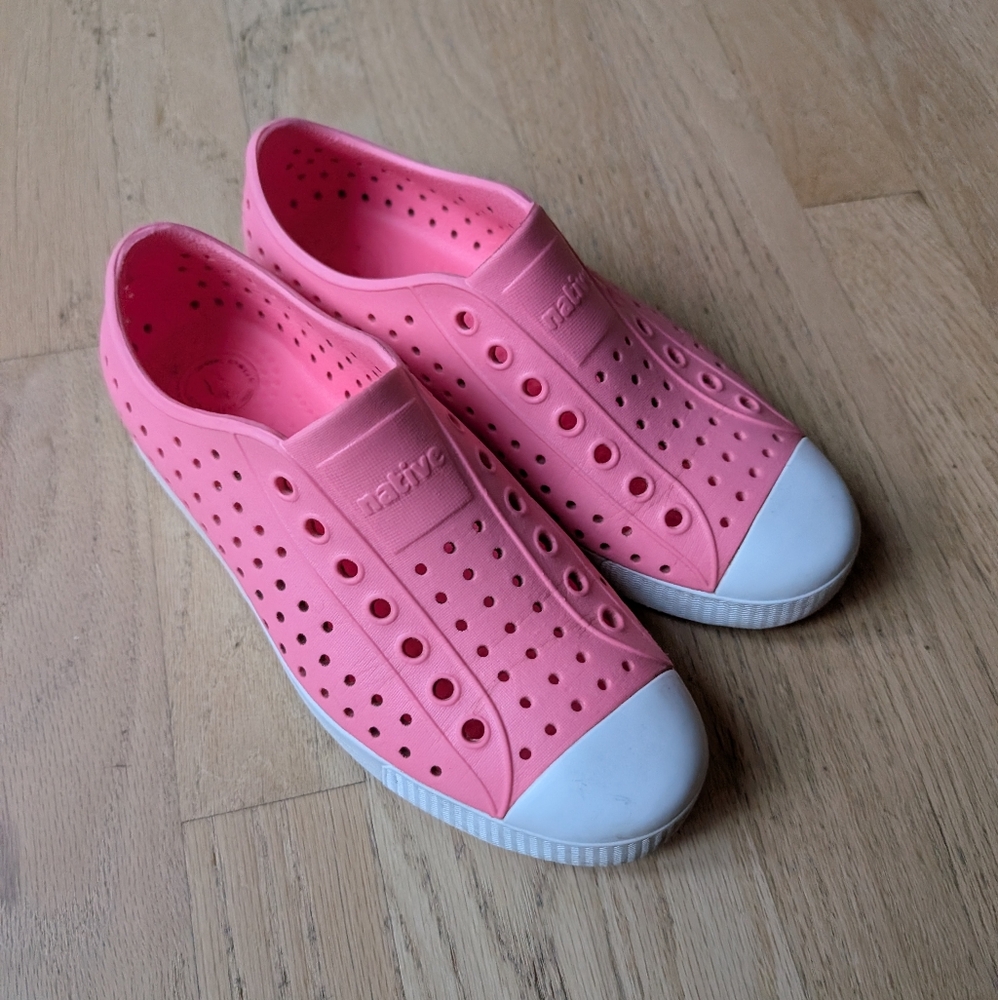 Native Pink/White Jefferson Slip On Water shoes size 7